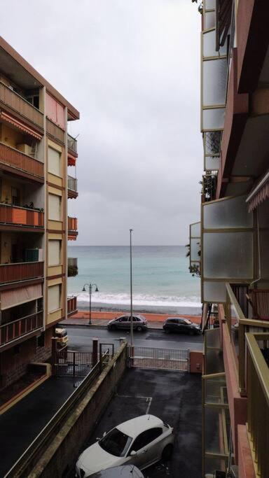 Appartamento Mama Monolocale Terrazzo Vista Mare Вентимилья Экстерьер фото