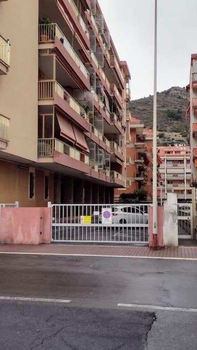 Appartamento Mama Monolocale Terrazzo Vista Mare Вентимилья Экстерьер фото